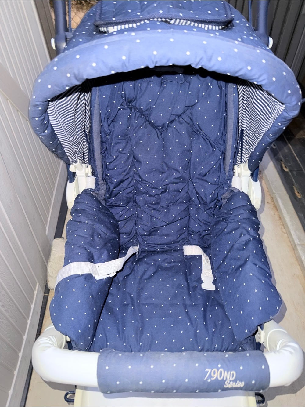 Vintage Graco 1980’s “790ND Series” Navy Polka Dot Stroller with Cream Accents - Picture 9 of 17